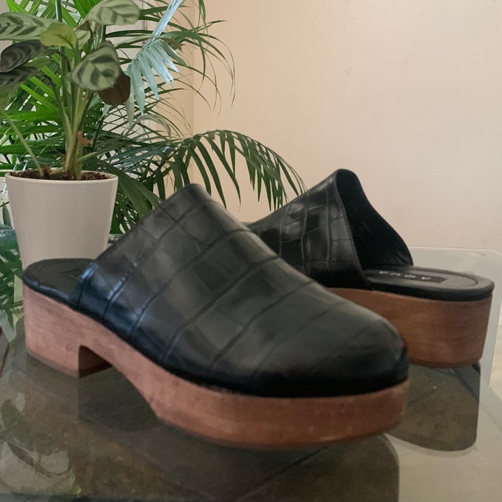 AQUA Crocodile Embossed Leather Slip-On Clogs